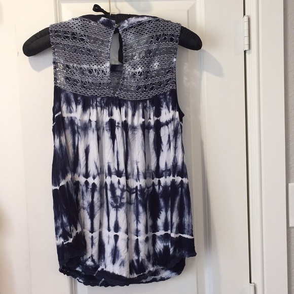 Cute spring/summer top! - Picture 4 of 5